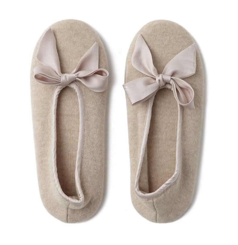 Step into cozy luxury with our  Slippers Women's cashmere slipper shoes