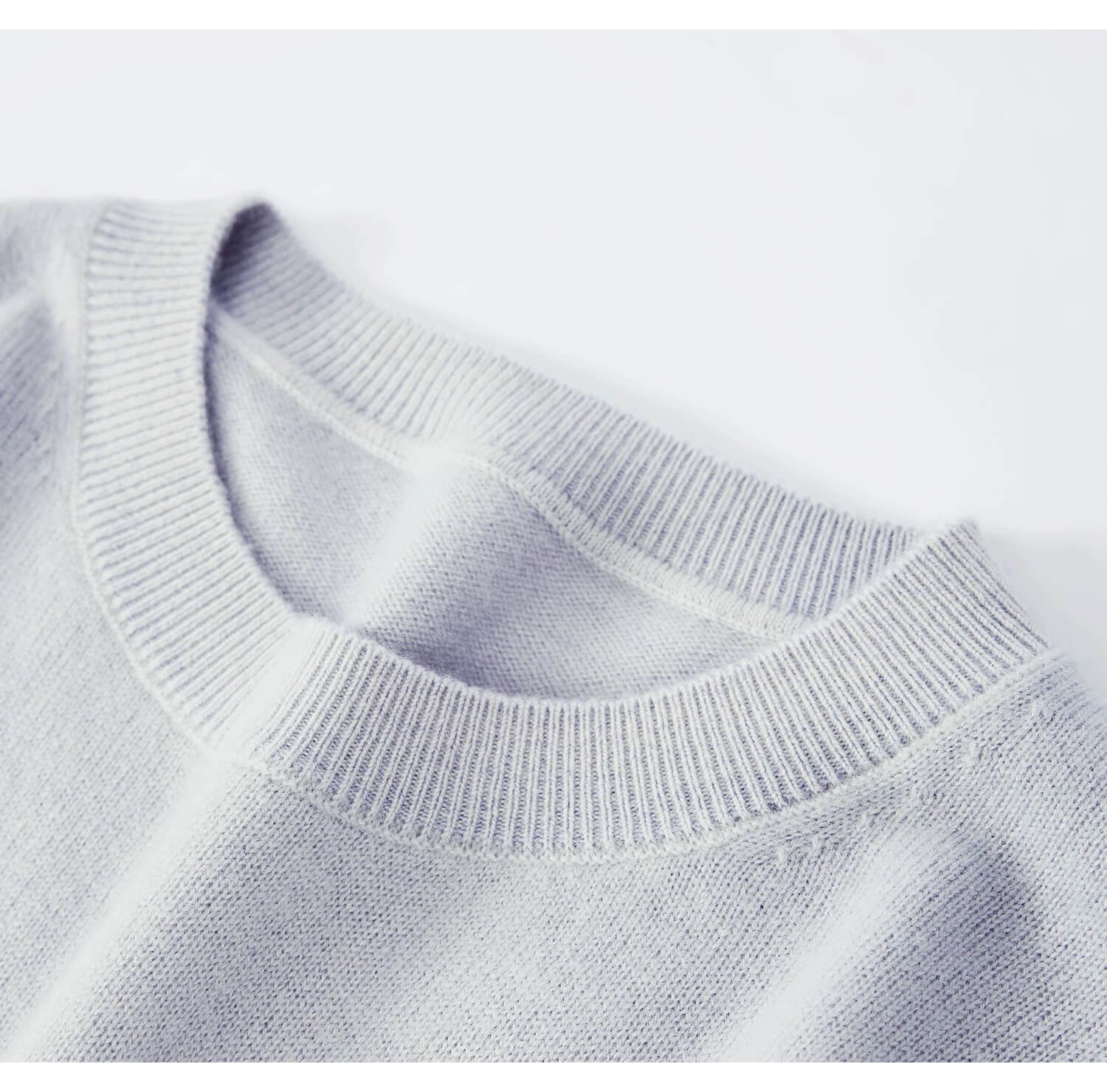 Women’s 100% cashmere sweater in blue to white ombré gradient