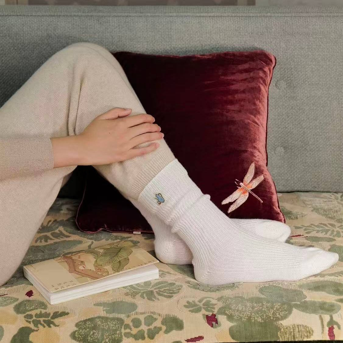 Women’s 100% Cashmere Ribbed Knit Socks in grey