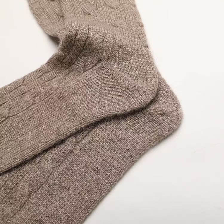 Luxury cable knit cashmere socks for women by VINCI Cashmere.