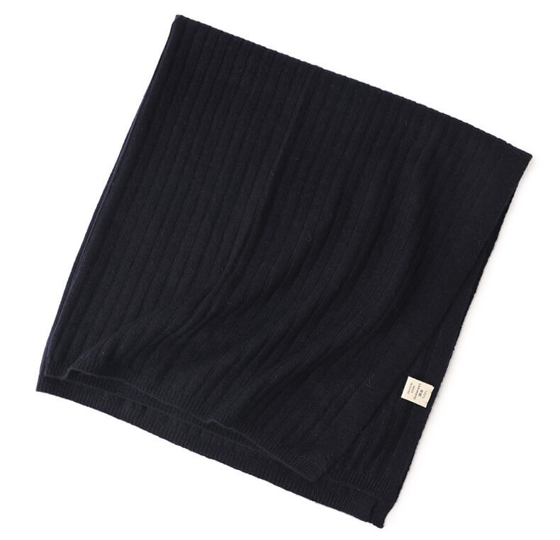 baby cashmere blanket in navy made of grade A cashmere with lightweight warmth