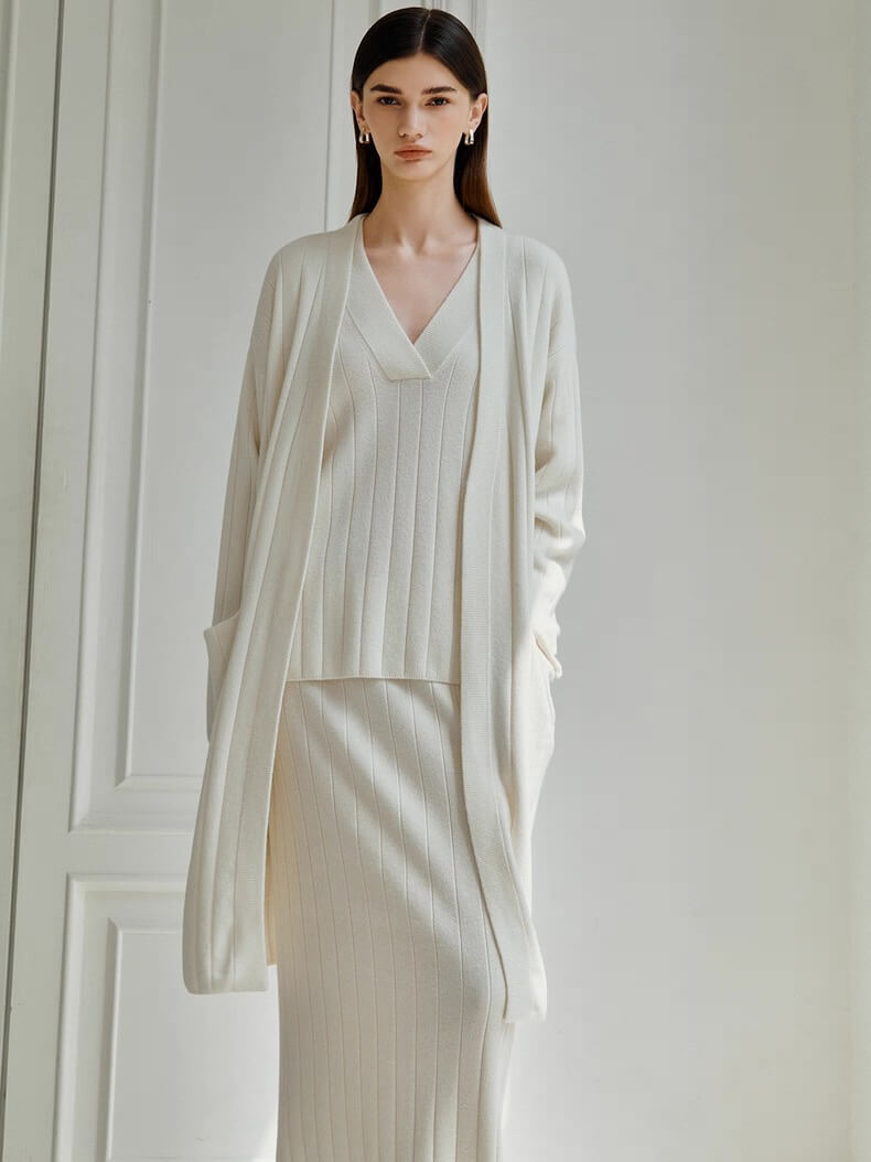 Premium white cashmere V-neck long cardigan with wide rib”
