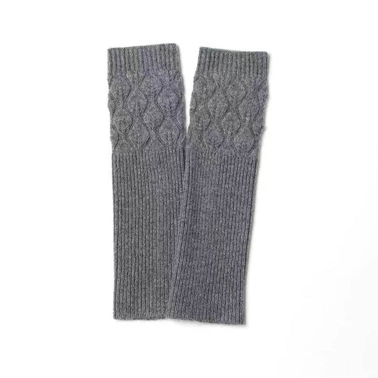 luxury women’s cashmere winter accessories