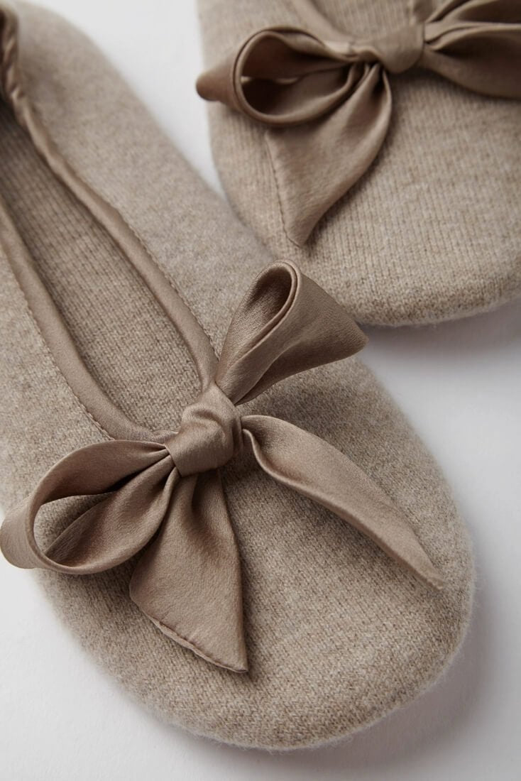 Beige women's pure cashmere slippers with cable knit design, soft luxury indoor house shoes for travel and everyday comfort