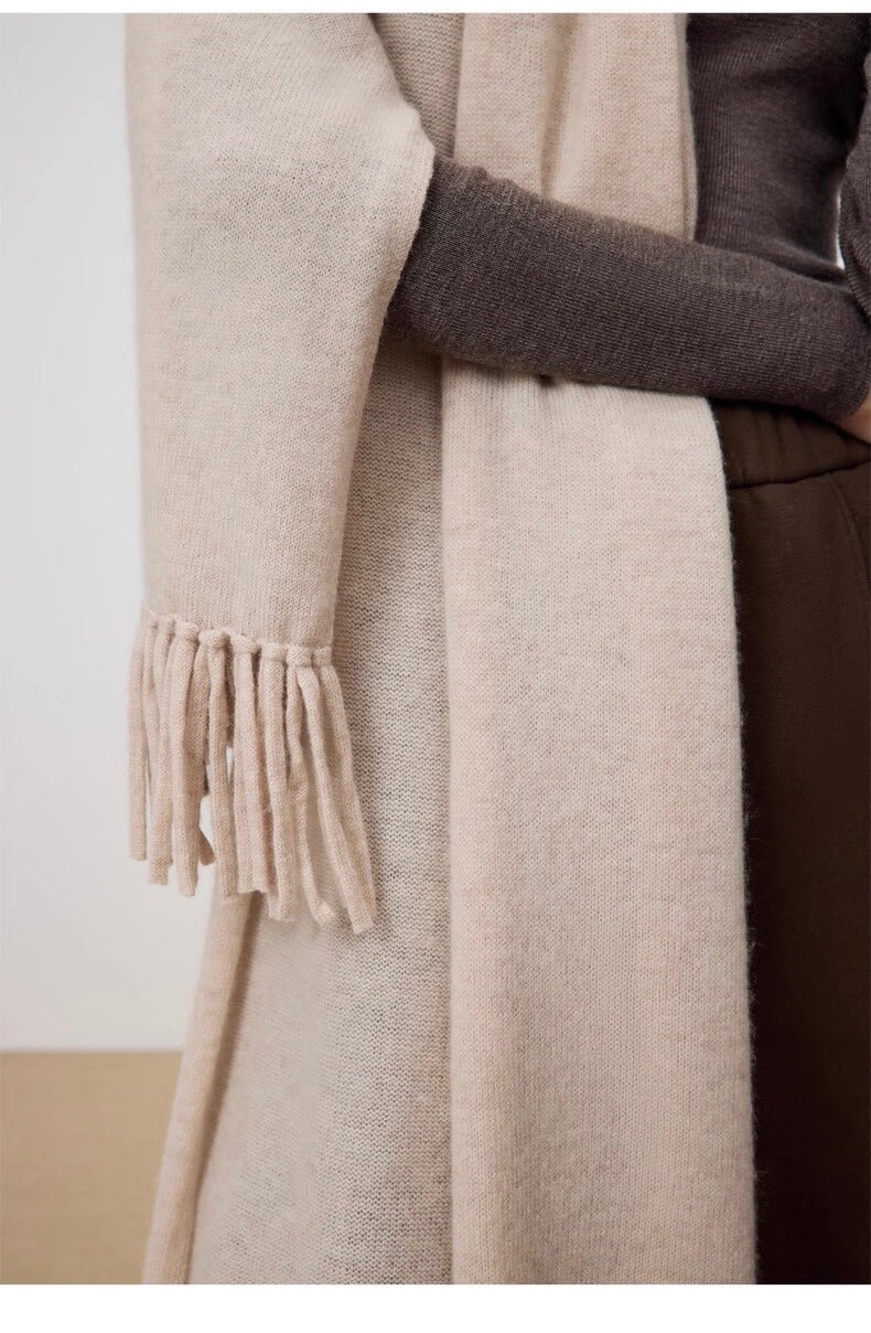 Women’s 100% cashmere fringed scarf in oat beige, soft knitted texture