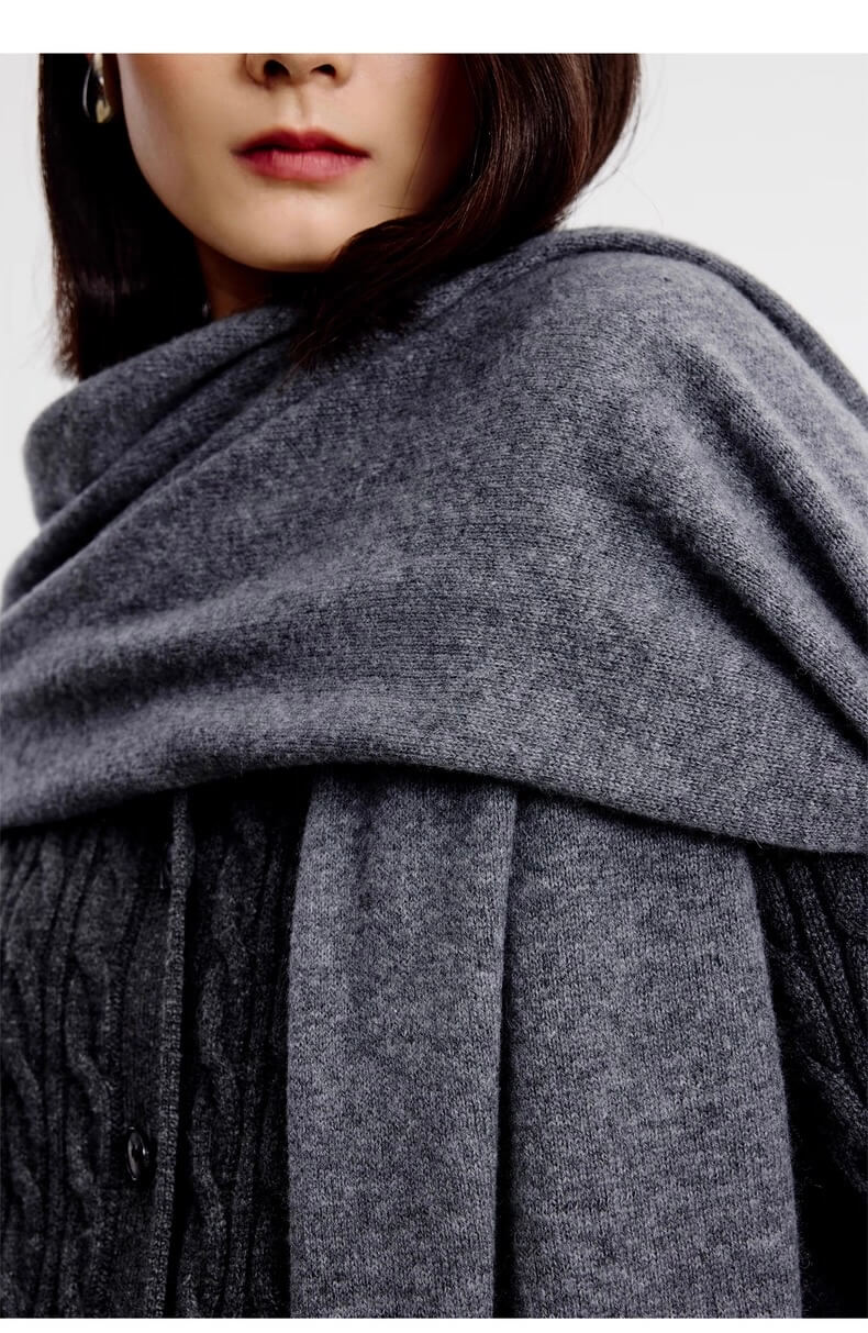 Women’s knitted cashmere wrap in medium gray, soft and breathable
