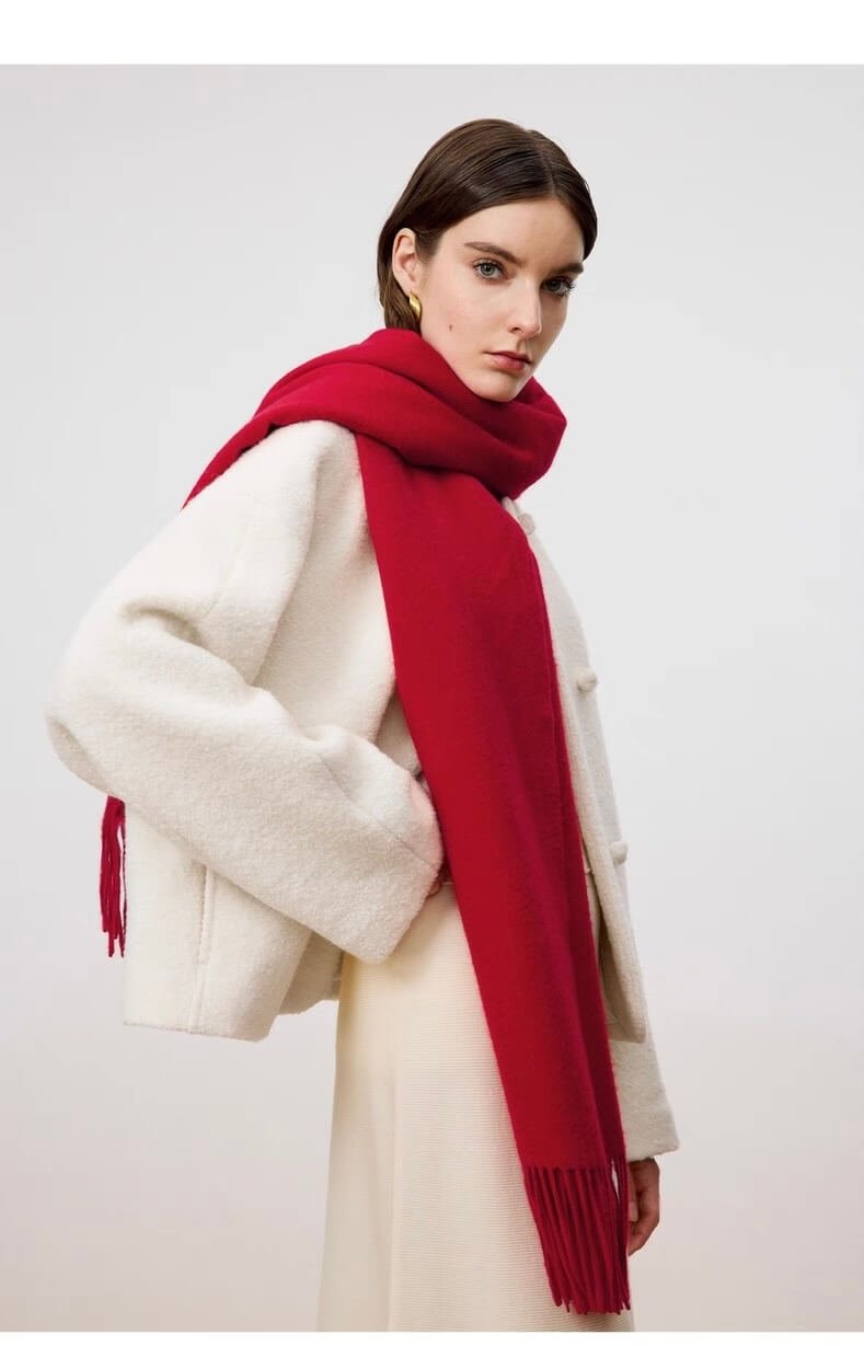 Cozy woven cashmere scarf in neutral red shade