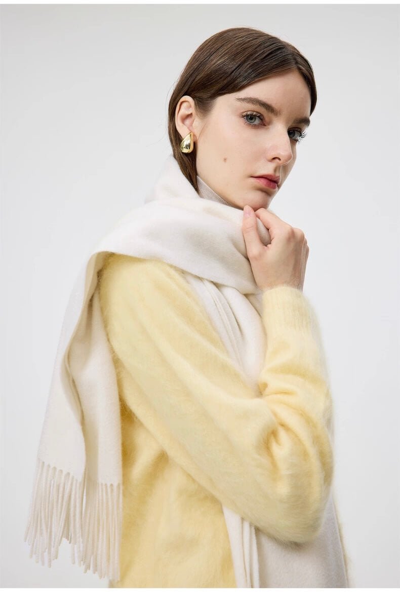 Warm and soft cashmere shawl in classic white color
