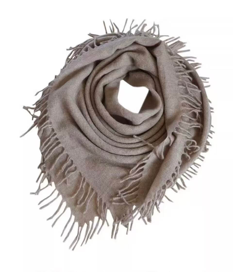 	Women’s 100% cashmere square scarf with hand-twisted fringes in beige