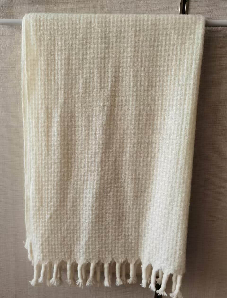100% Cashmere Jacquard Scarf with Handmade Tassels in cream white 